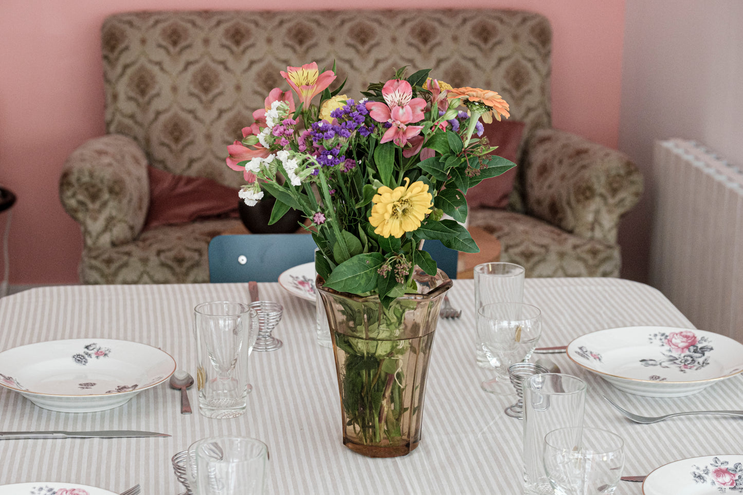 Lot de 6 assiettes creuses motifs floraux roses et grises