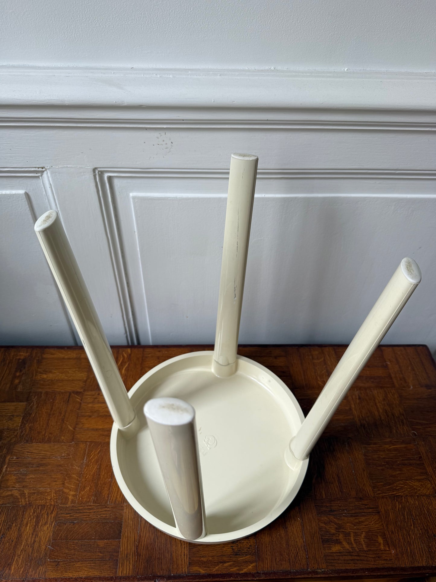 Tabouret design crème