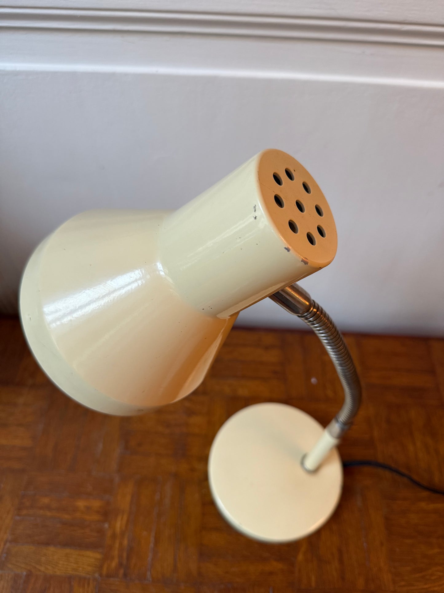 Lampe de bureau jaune pâle