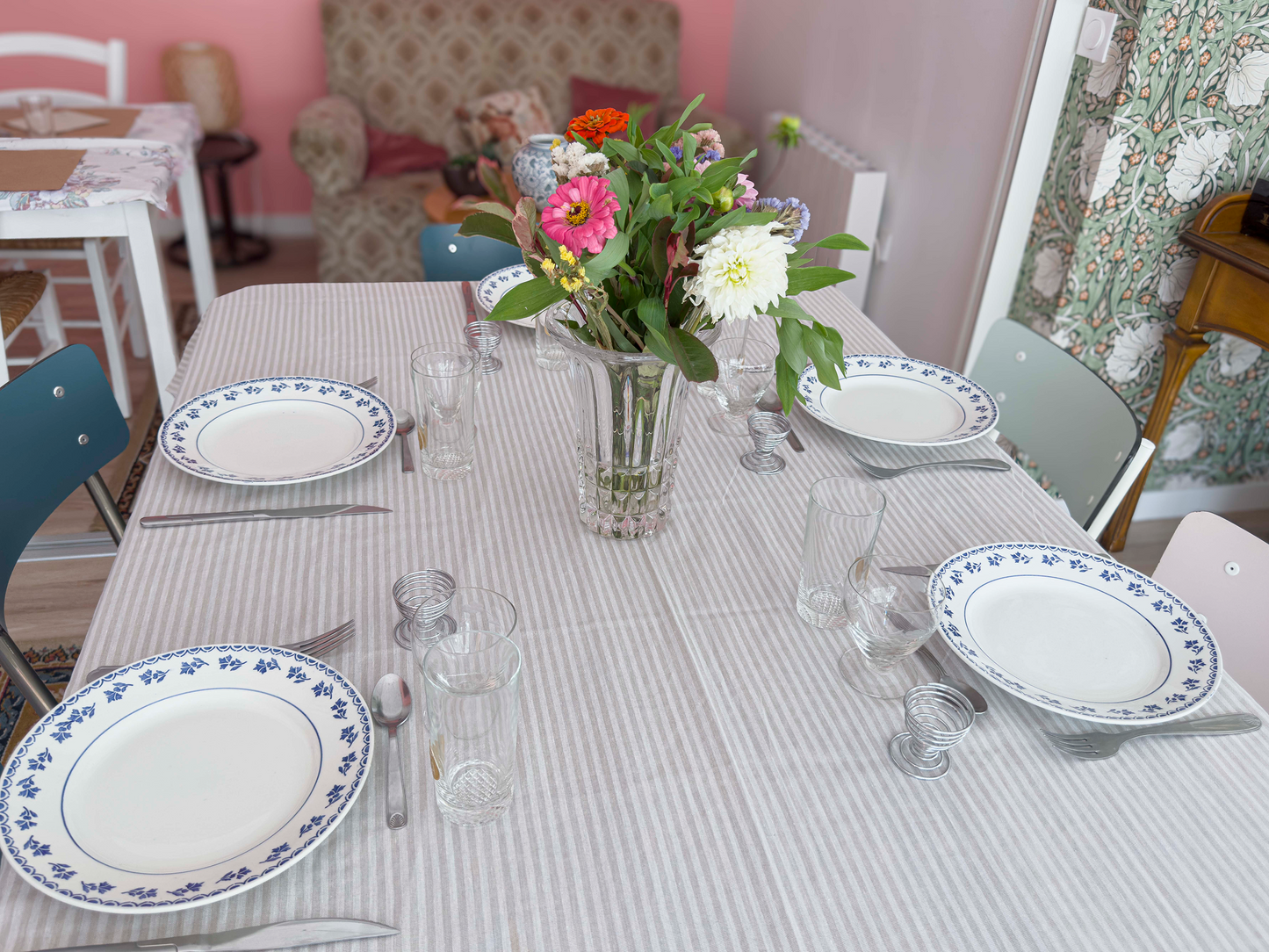 Assiettes semi creuses bleues gui