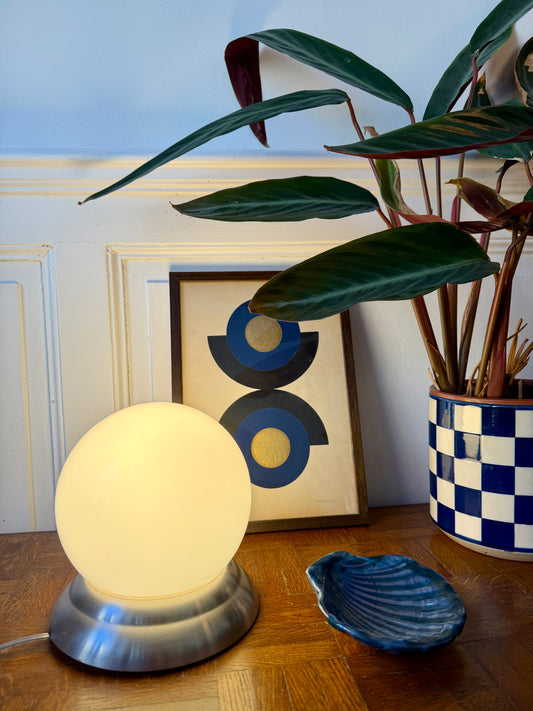 Lampe globe en opaline
