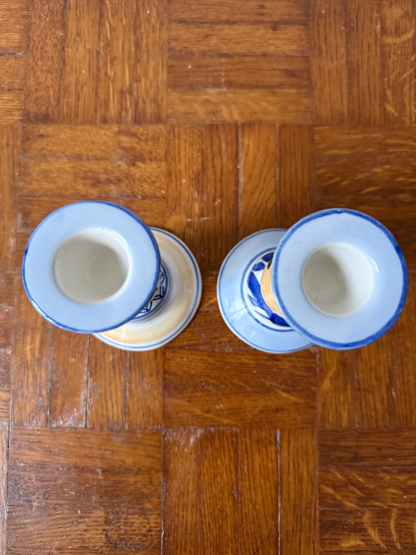 Paire de bougeoirs en céramique