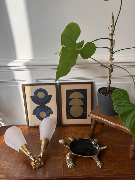 Modern brass and plastic wall applique light fixture with sleek design and warm lighting, by Razzia.