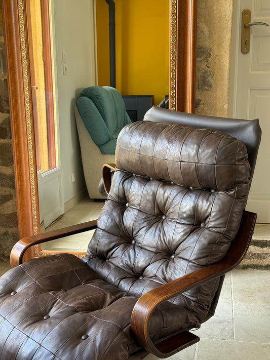 Fauteuil scandinave Années 1970 Razzia avec structure en bois et coussins beige clair, style vintage et design épuré.