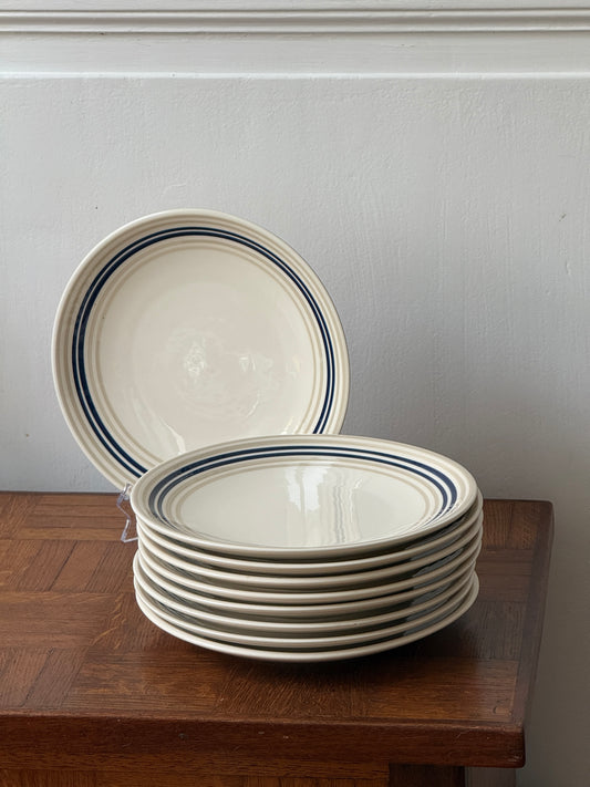 Lot de 9 assiettes rayées bleues et beiges Razzia, en céramique, avec motifs colorés et design élégant pour repas.
