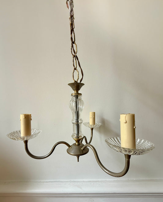 Lustre vintage Razzia à 3 branches en laiton et verre, design élégant avec abat-jour en verre transparent et finition en laiton brillant.