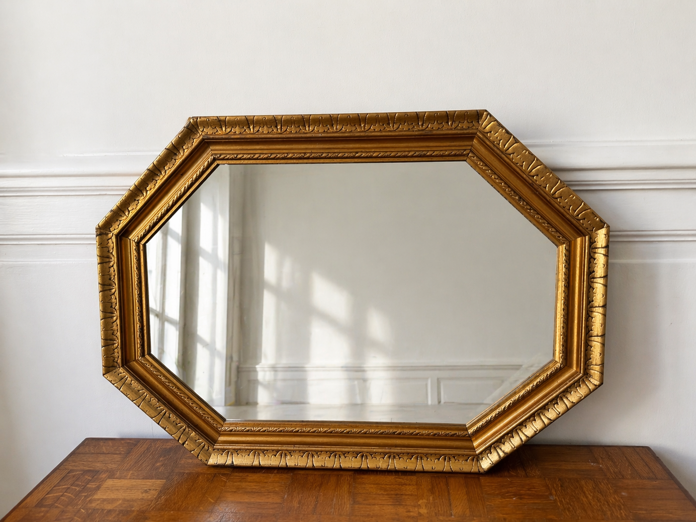 Miroir octogonal doré aux reflets cuivré