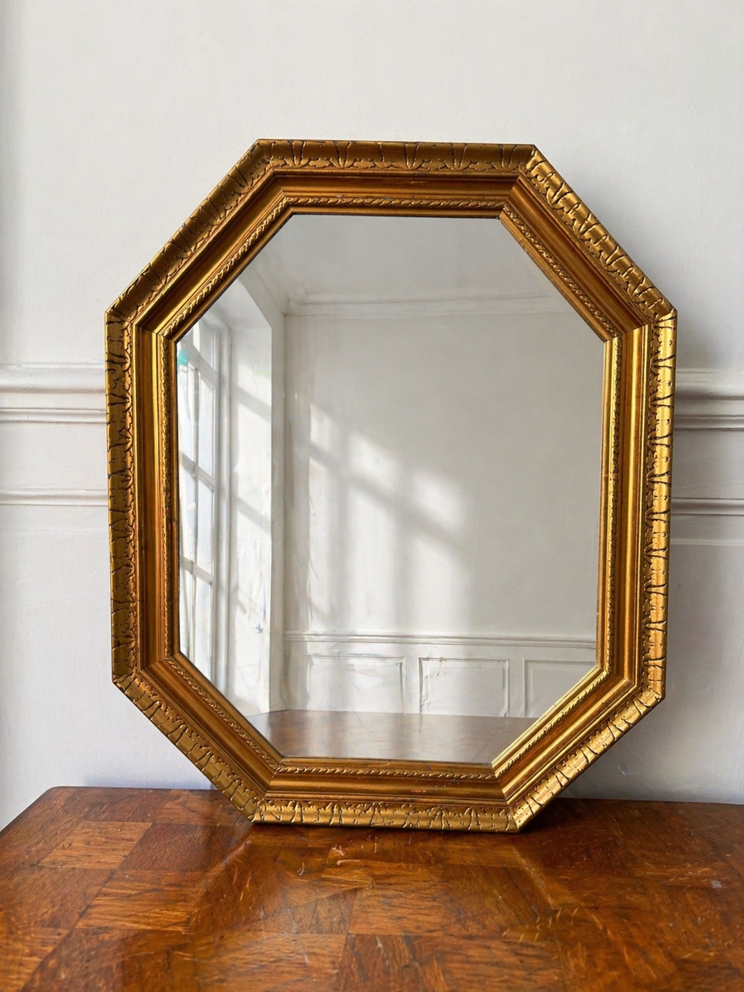 Miroir octogonal doré aux reflets cuivré