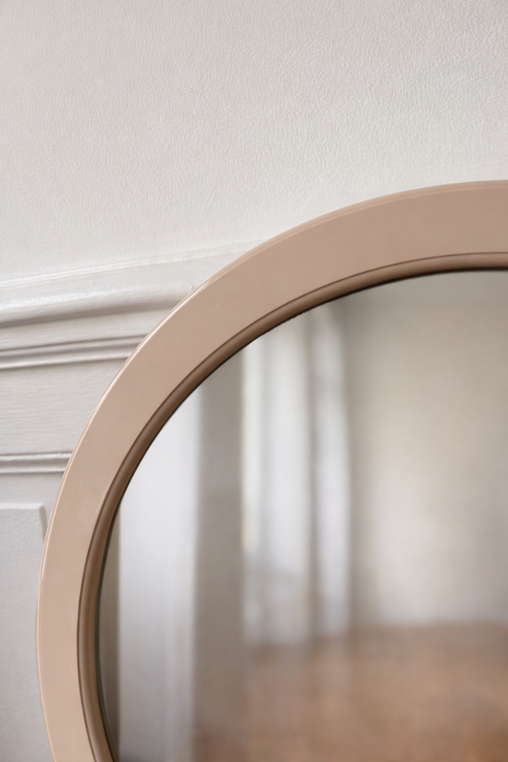 Miroir rond en plastique beige - Années 70