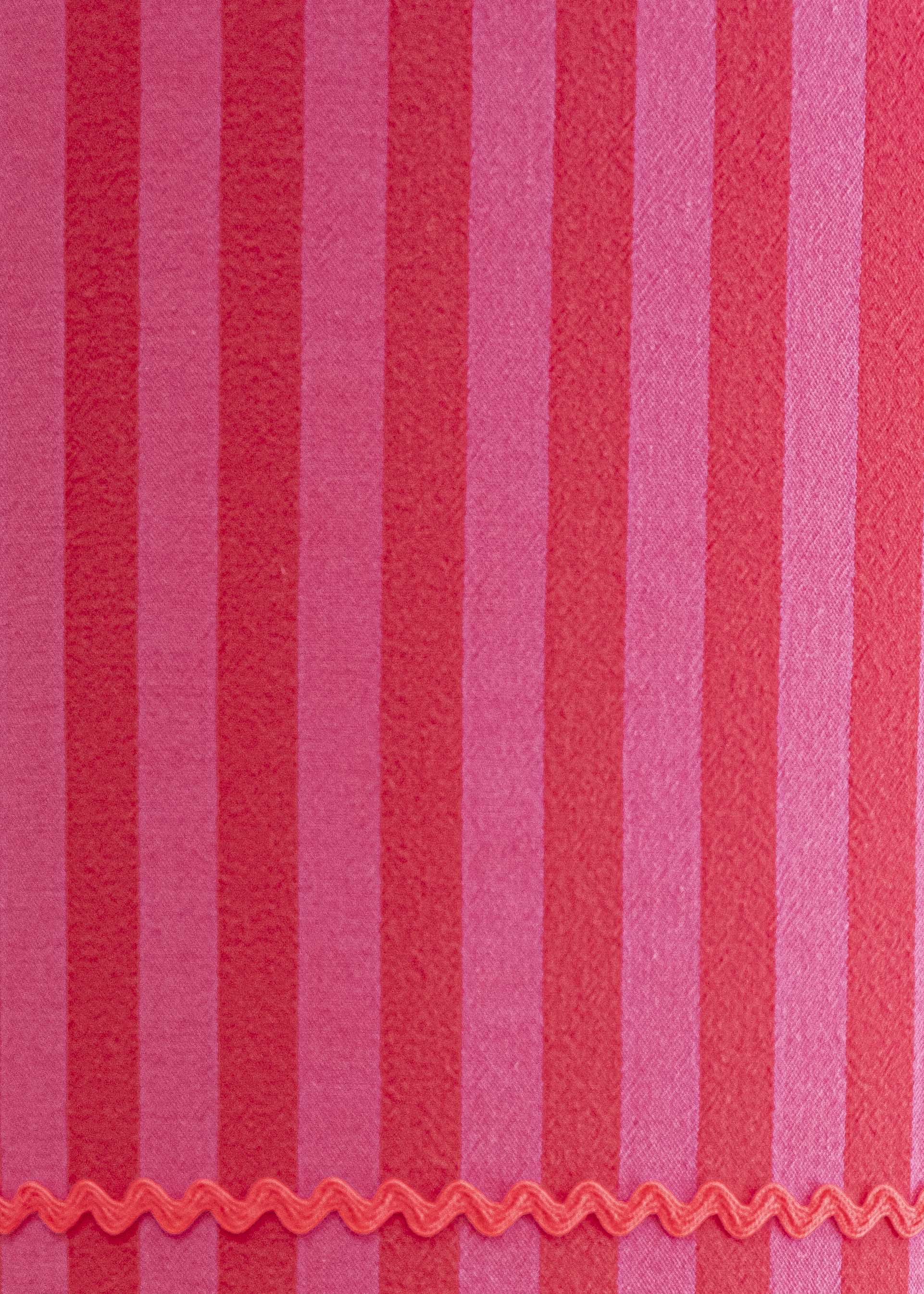 Lampe rose Razzia en verre avec base en métal, éclairage doux et design élégant pour la décoration intérieure.