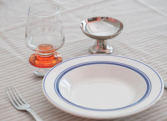 Verres à eau pieds colorés