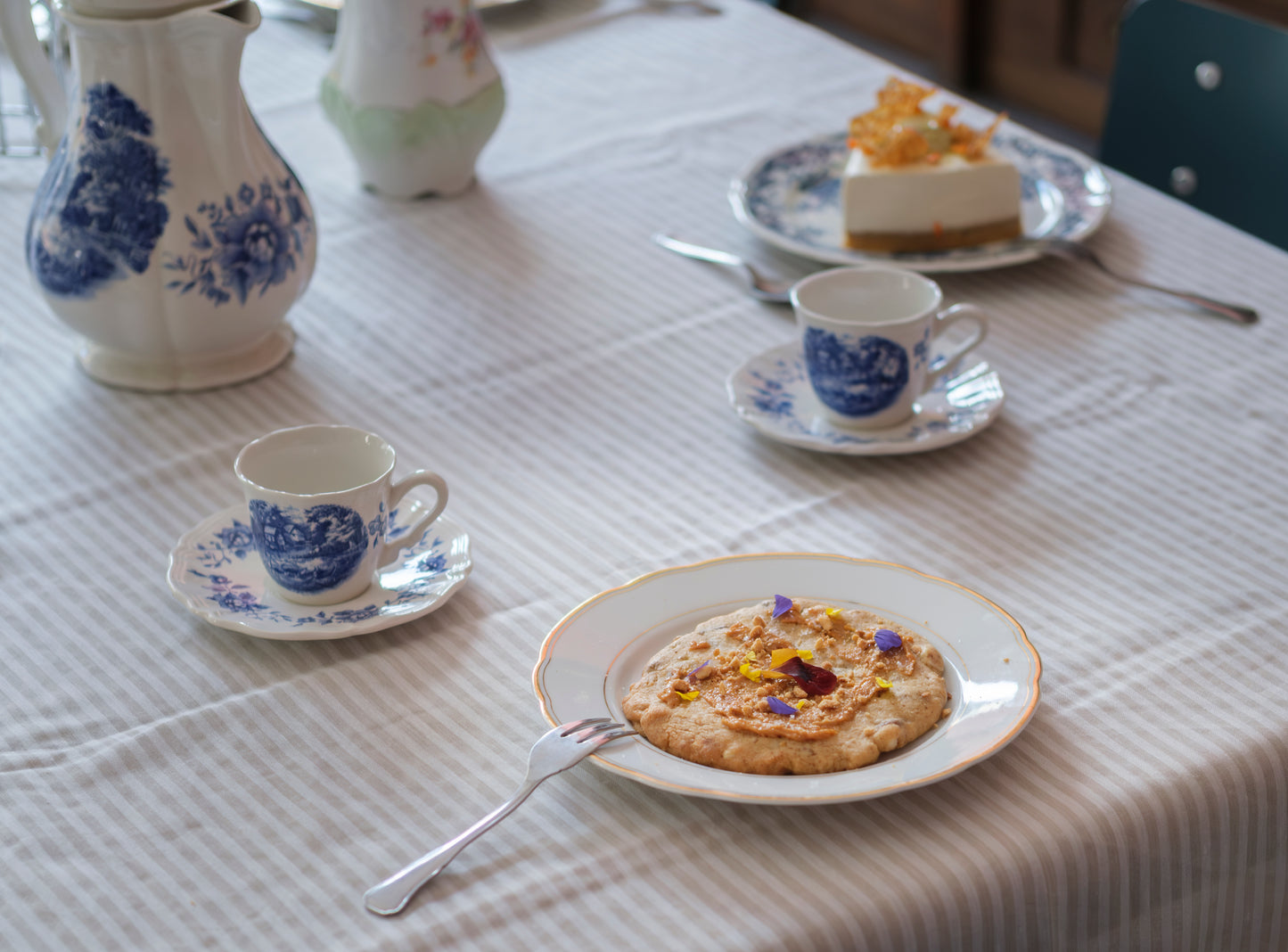 Petites assiettes porcelaine bohème dorées