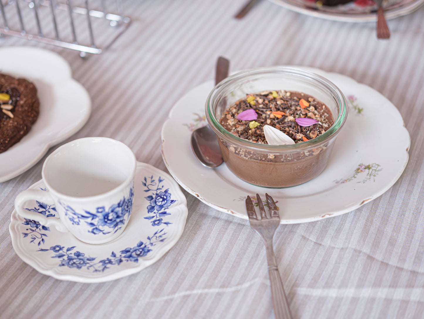 Petites assiettes porcelaine bohème dorées