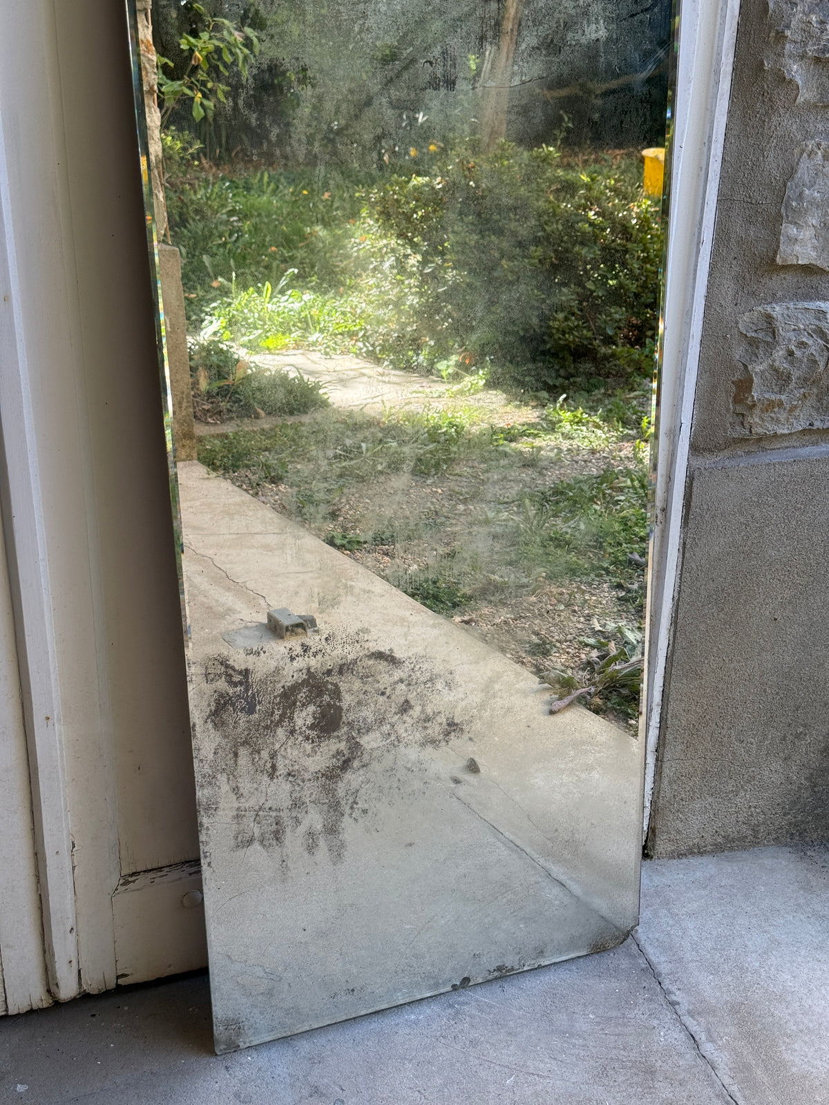 Grand miroir vintage festonné au verre biseauté