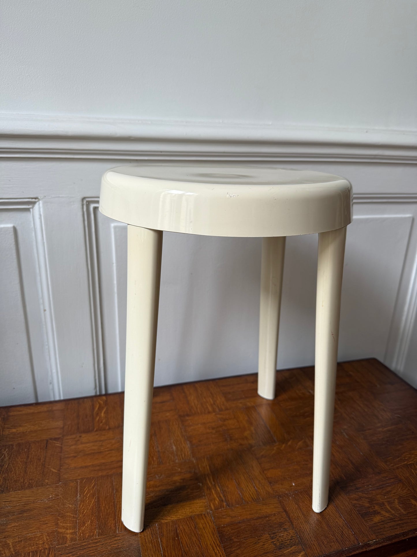 Tabouret design crème