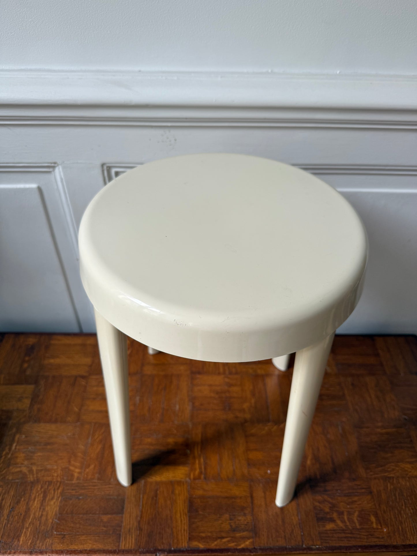 Tabouret design crème