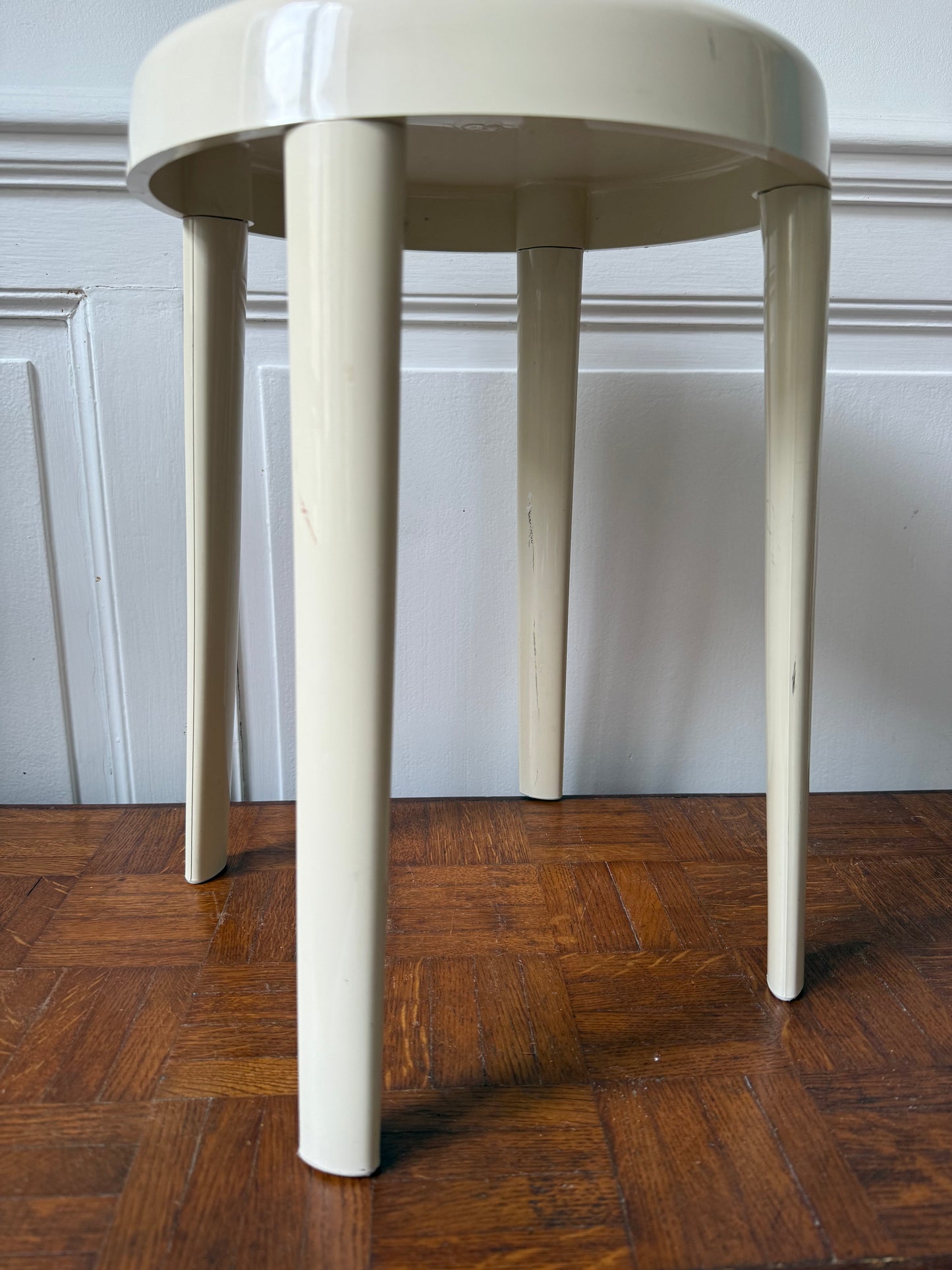 Tabouret design crème