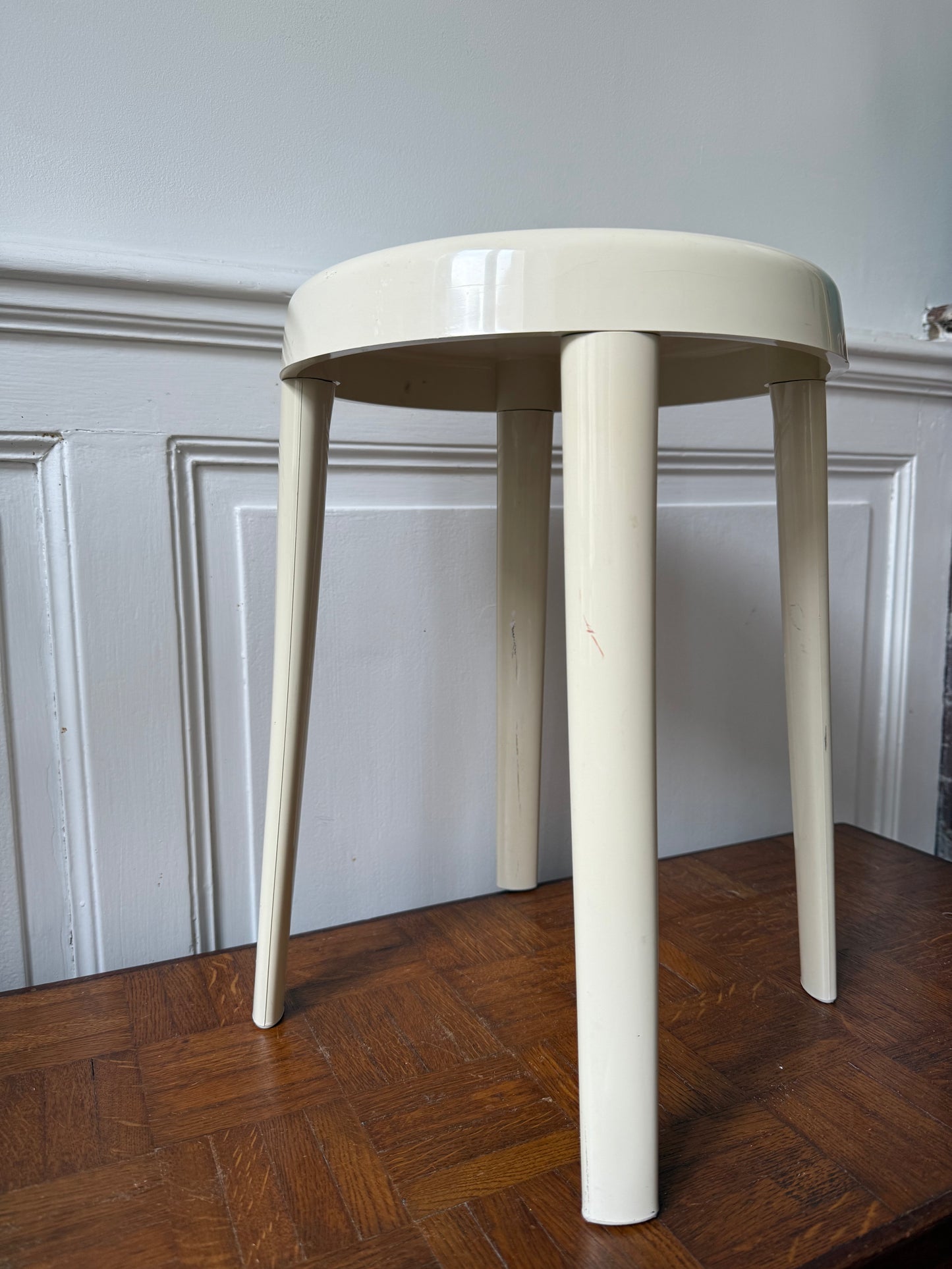 Tabouret design crème