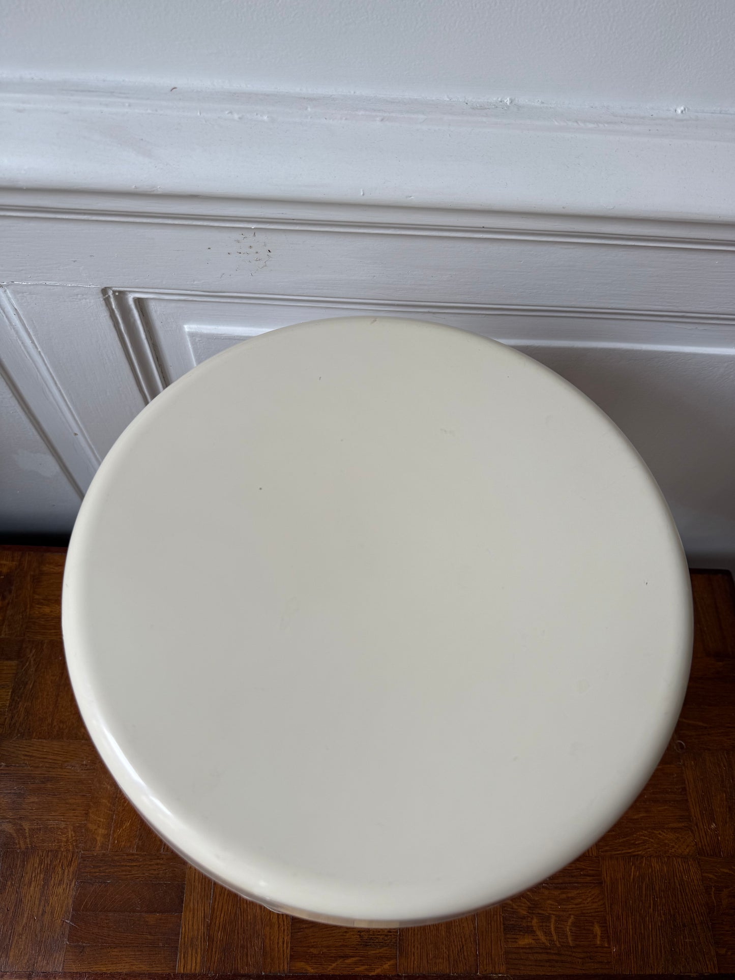 Tabouret design crème