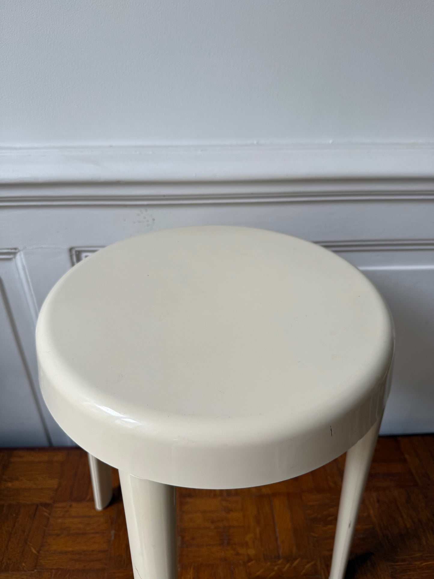 Tabouret design crème