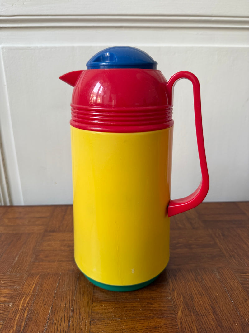 Multicolored retro Thermos by Razzia Days with a vintage design and vibrant patterned surface.