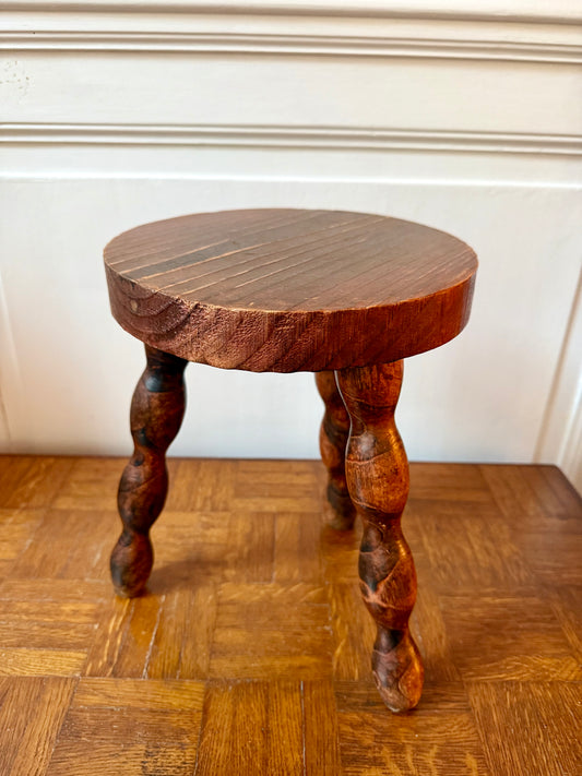 Tabouret tripode en bois