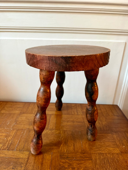 Tabouret tripode en bois