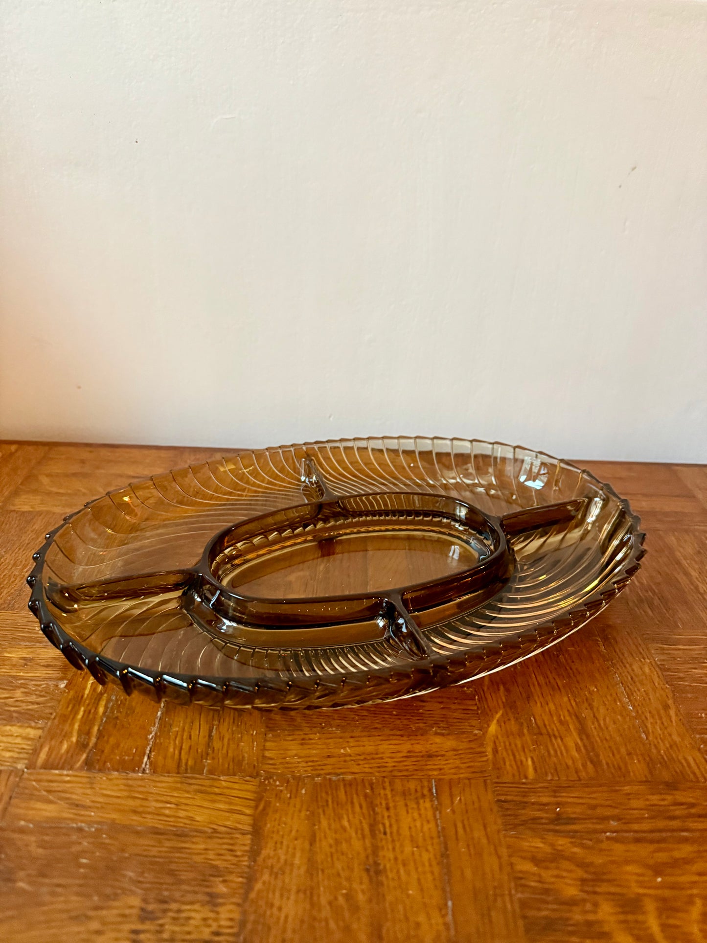 Plat apéritif en verre fumé