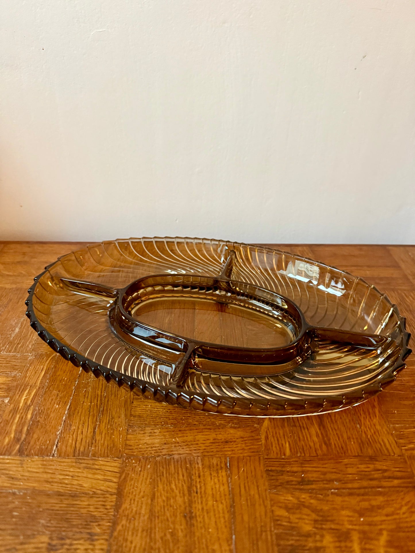 Plat apéritif en verre fumé