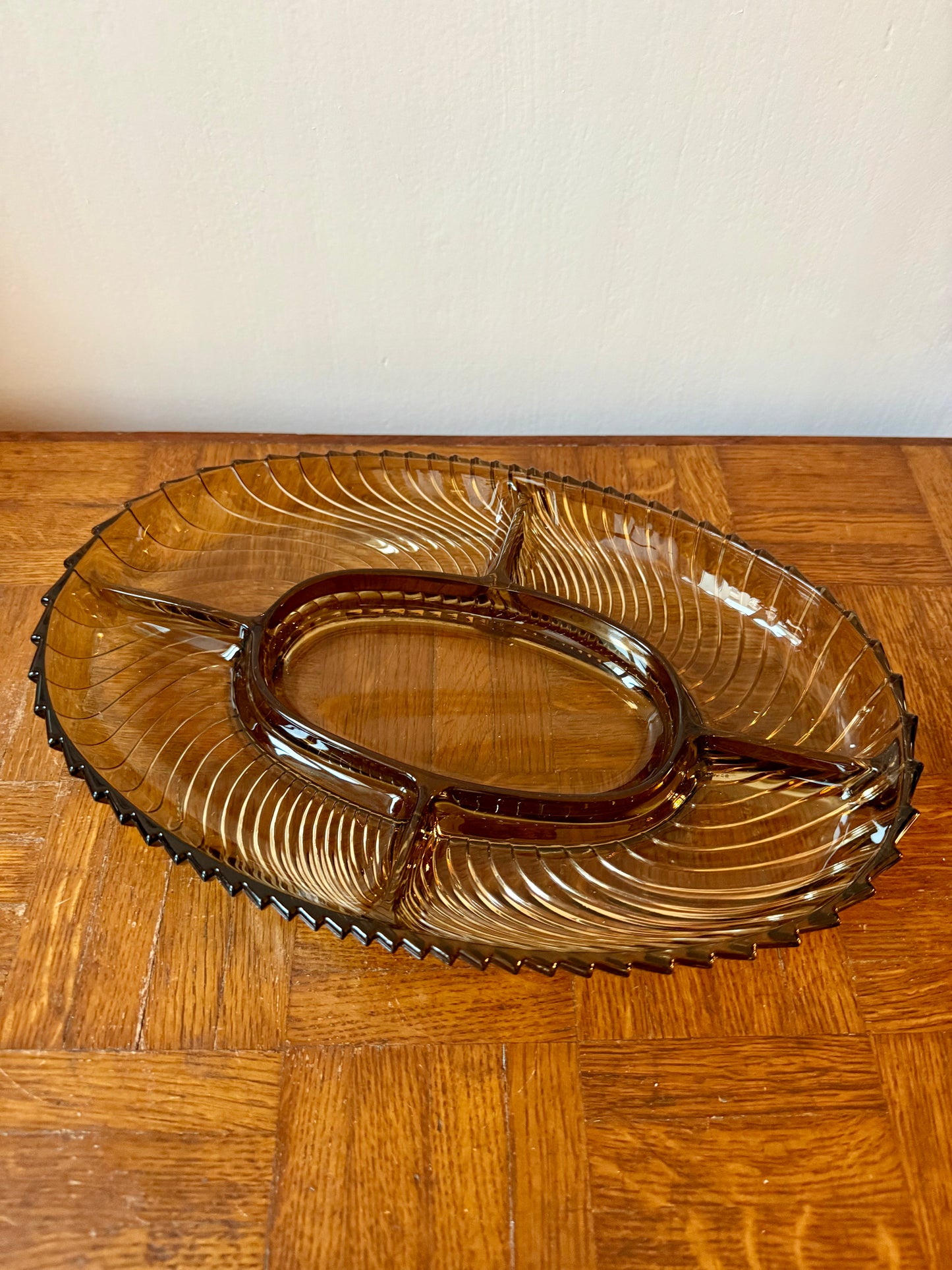 Plat apéritif en verre fumé