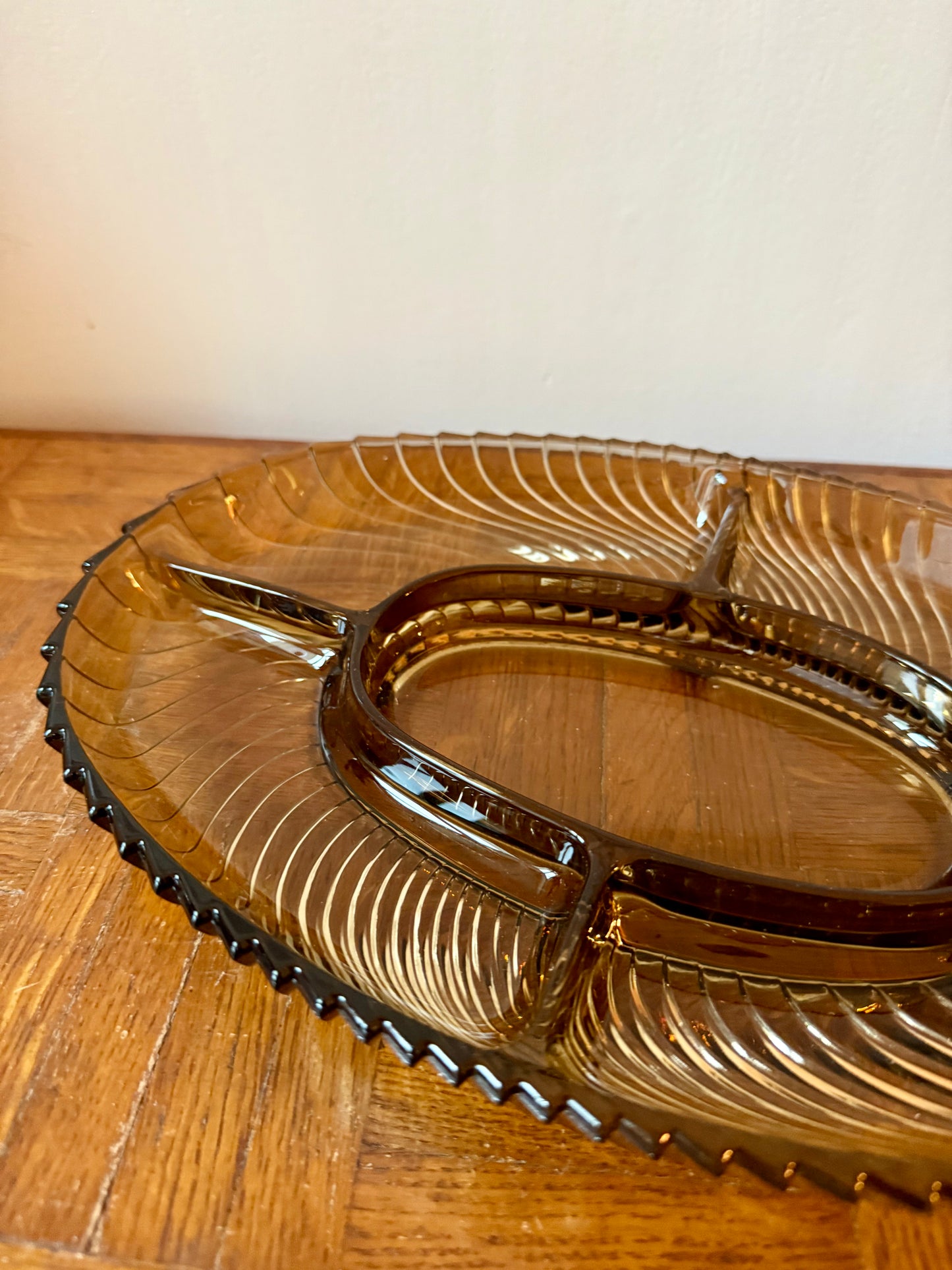 Plat apéritif en verre fumé