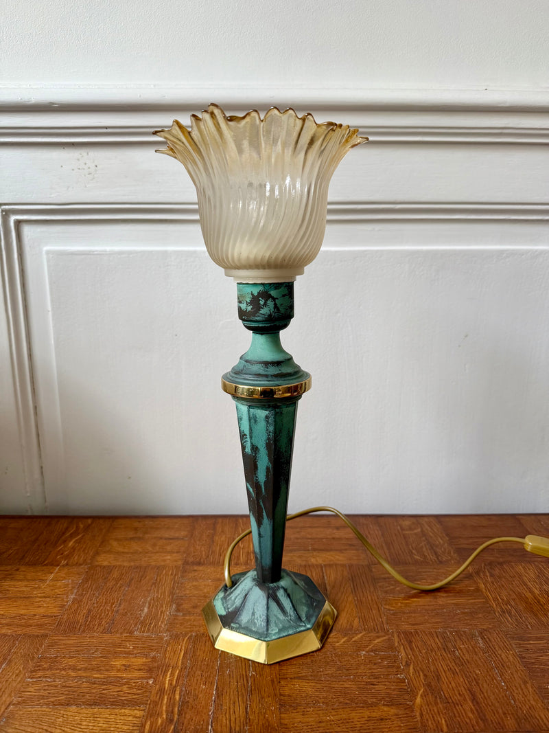 Elegant Art Deco tulip lamp by Razzia Days featuring a sleek, curved design and intricate detailing.