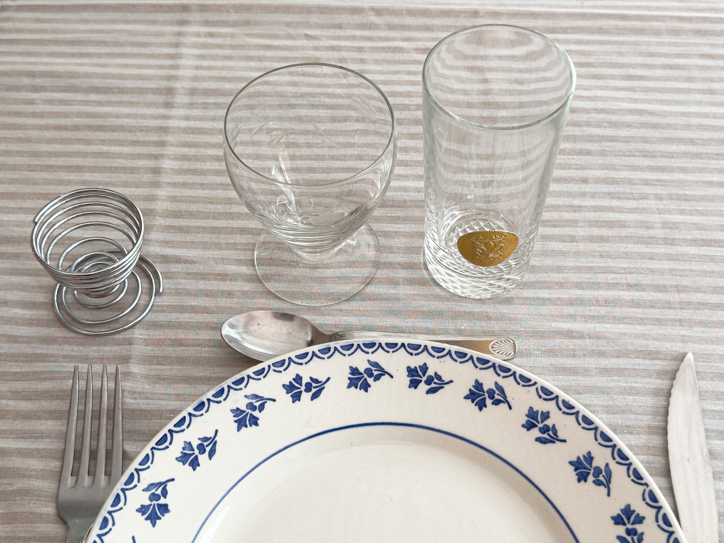 Assiettes semi creuses bleues gui