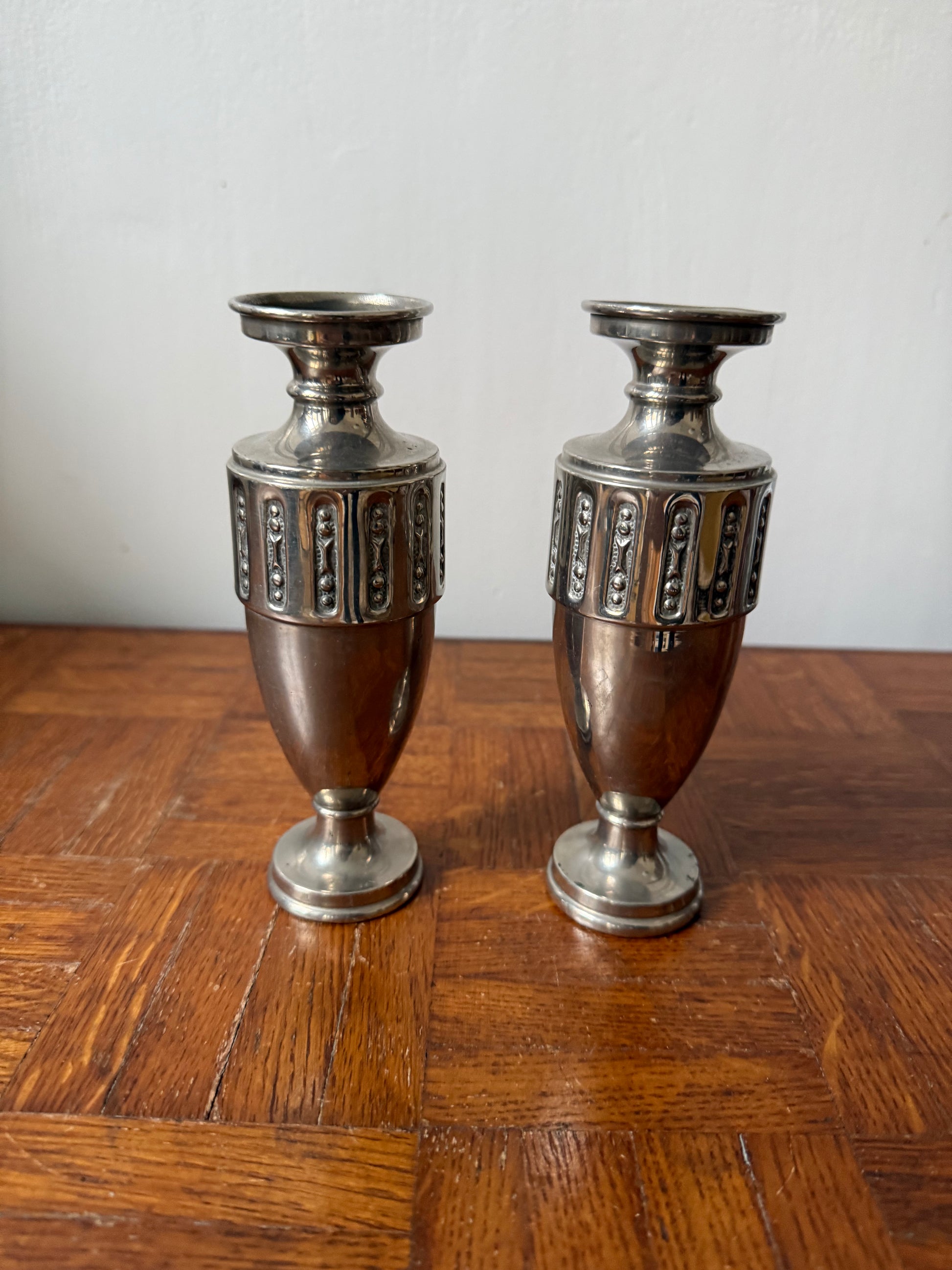Pair of Art Deco metal vases in silver finish by Razzia Days, featuring sleek, geometric design and polished silver surface.