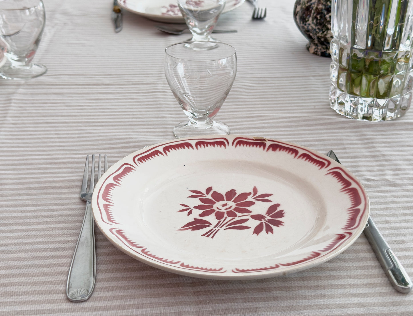 Lot de 6 assiettes plates fleuries rouges