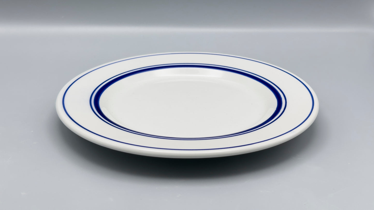 Petites assiettes liseré bleu