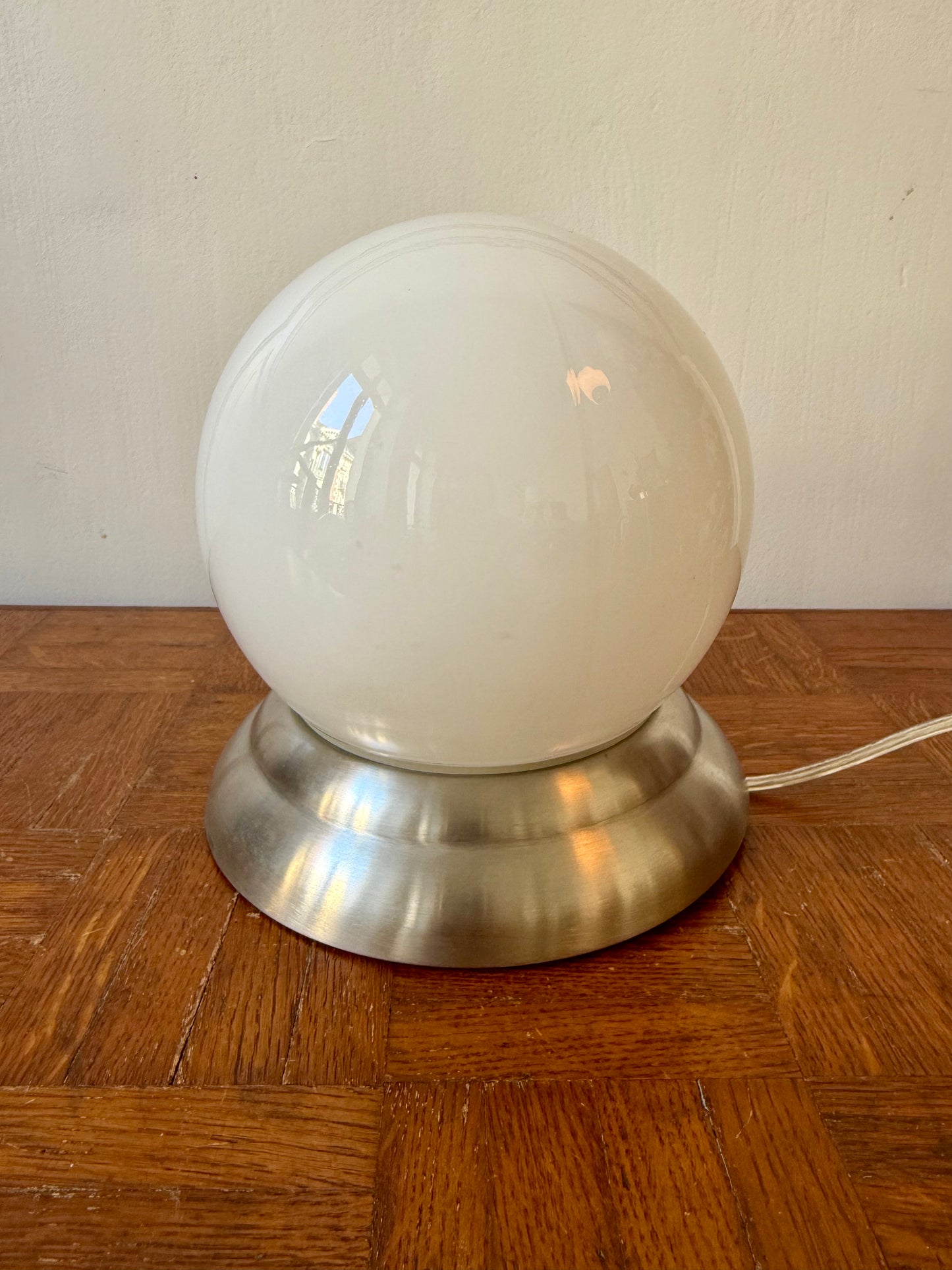 Lampe globe en opaline