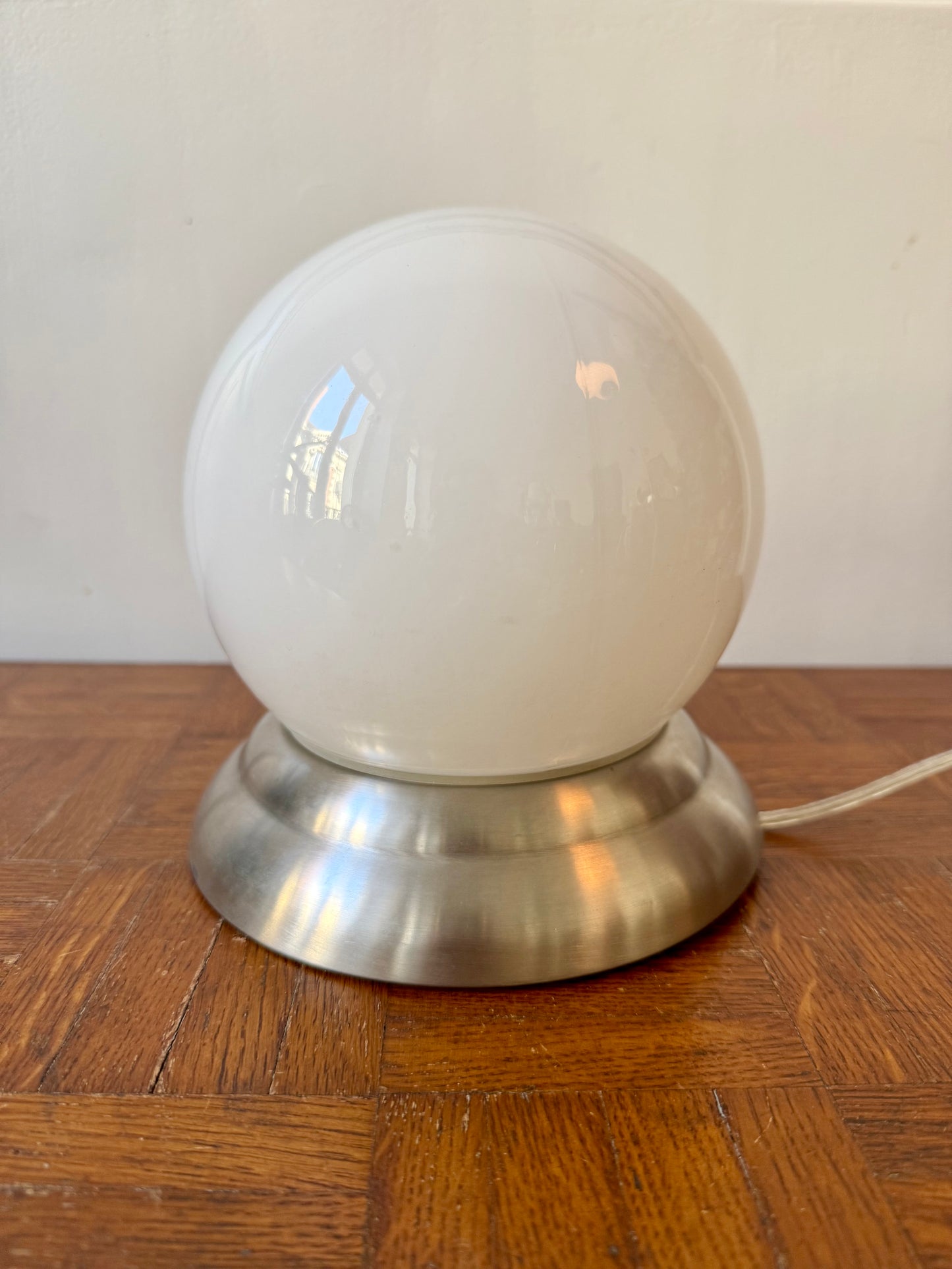 Lampe globe en opaline
