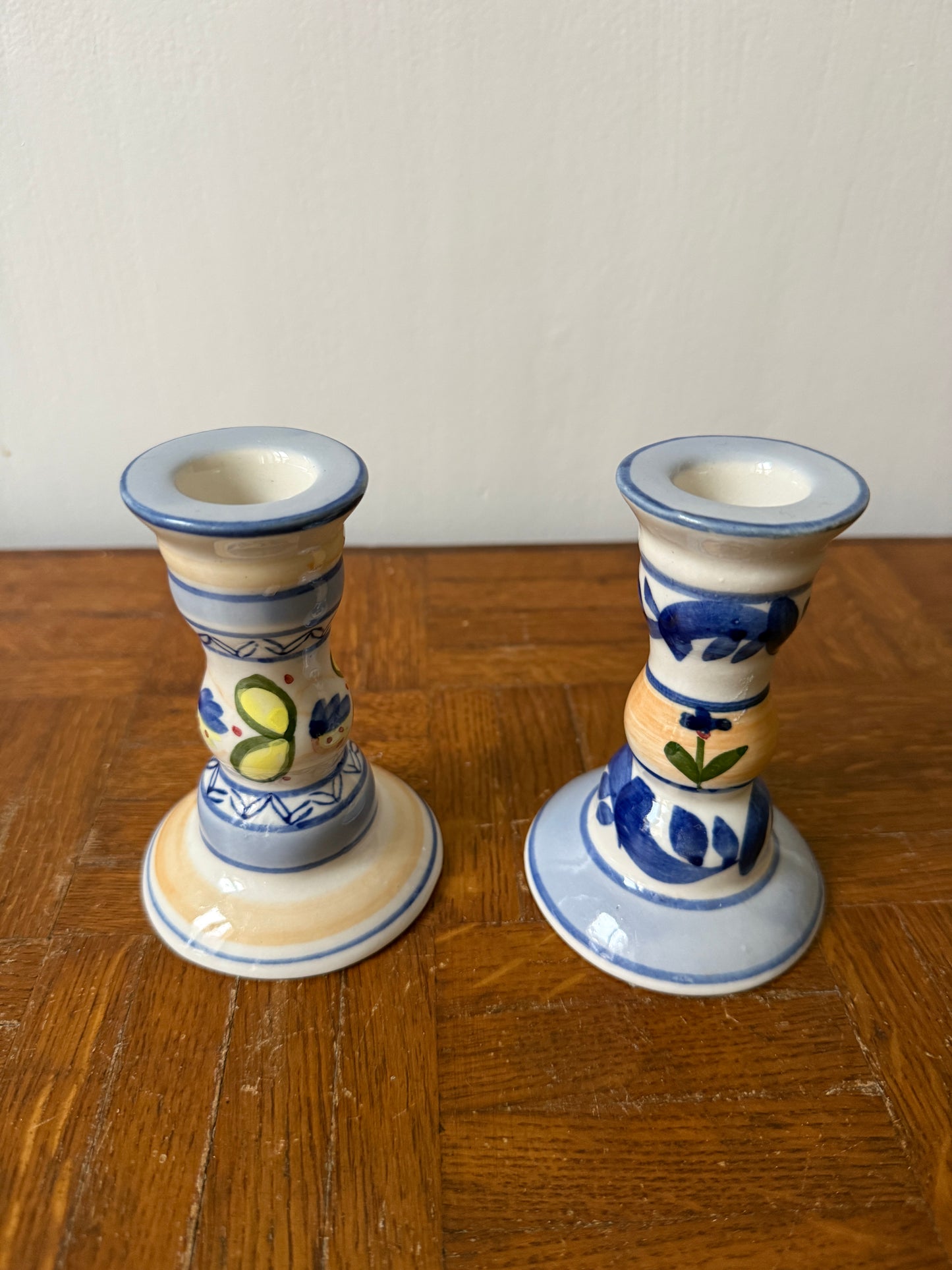 Paire de bougeoirs en céramique