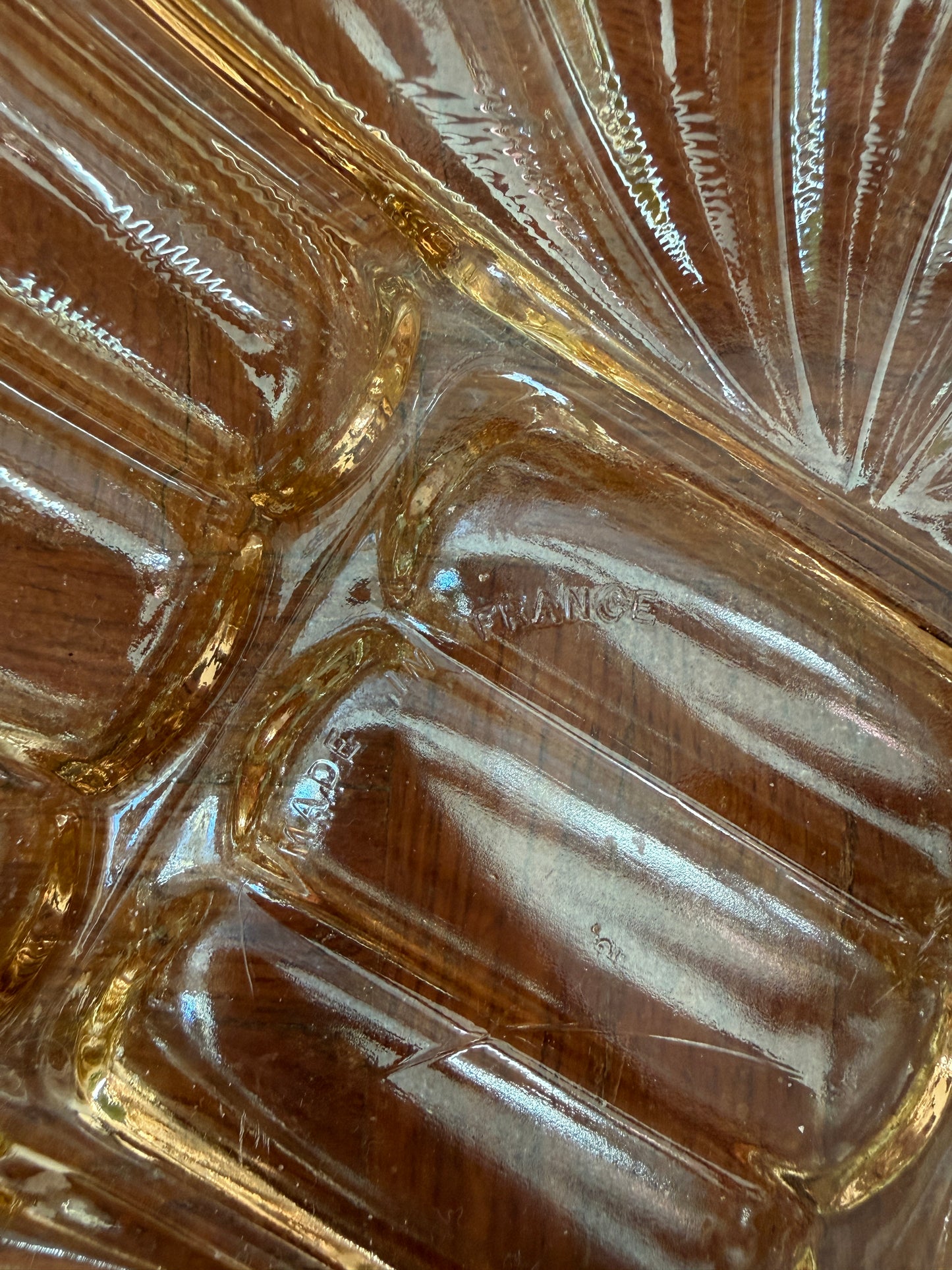 Plat en verre jaune made in France