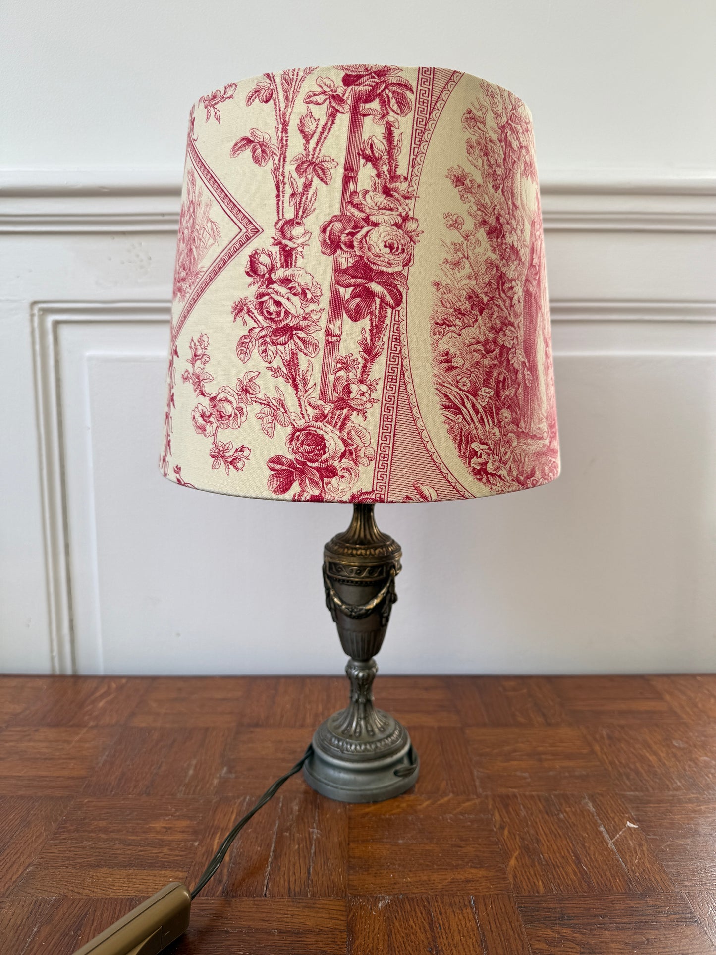 Lampe style Empire avec abat-jour en toile de jouy