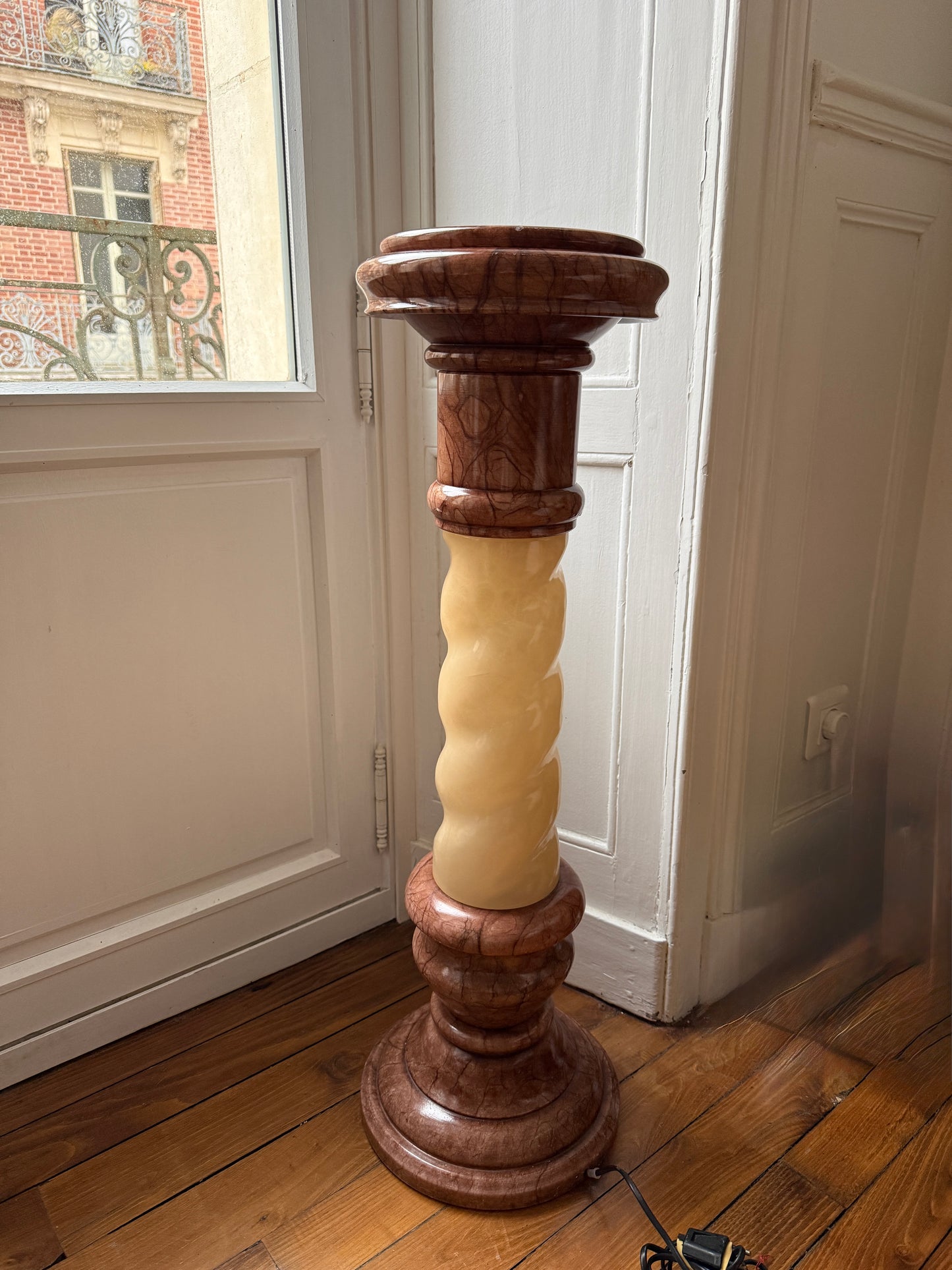 Colonne en albâtre lumineuse