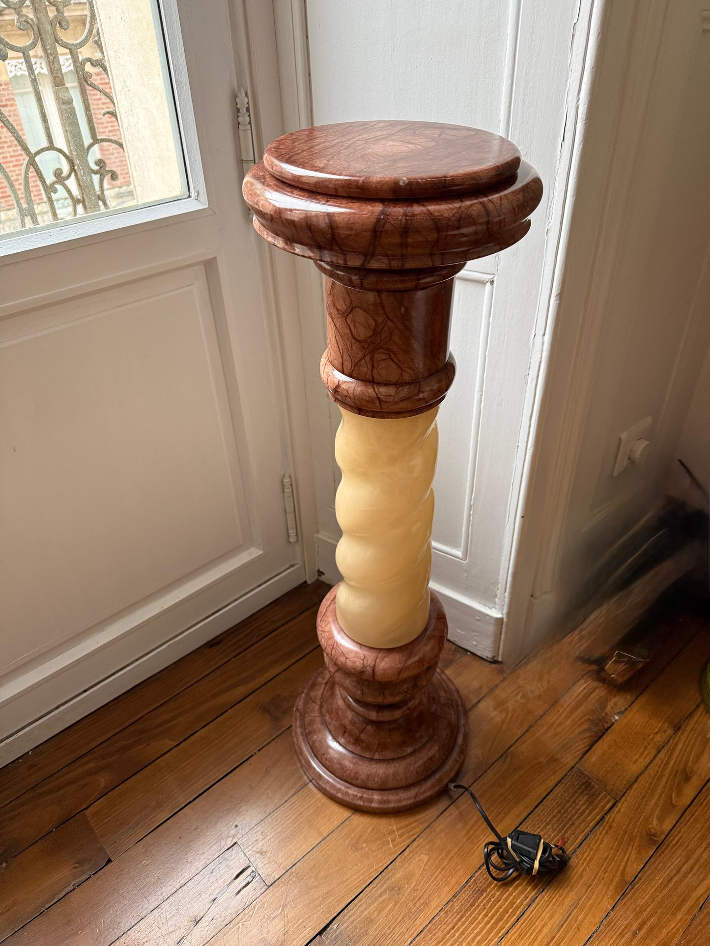 Colonne en albâtre lumineuse