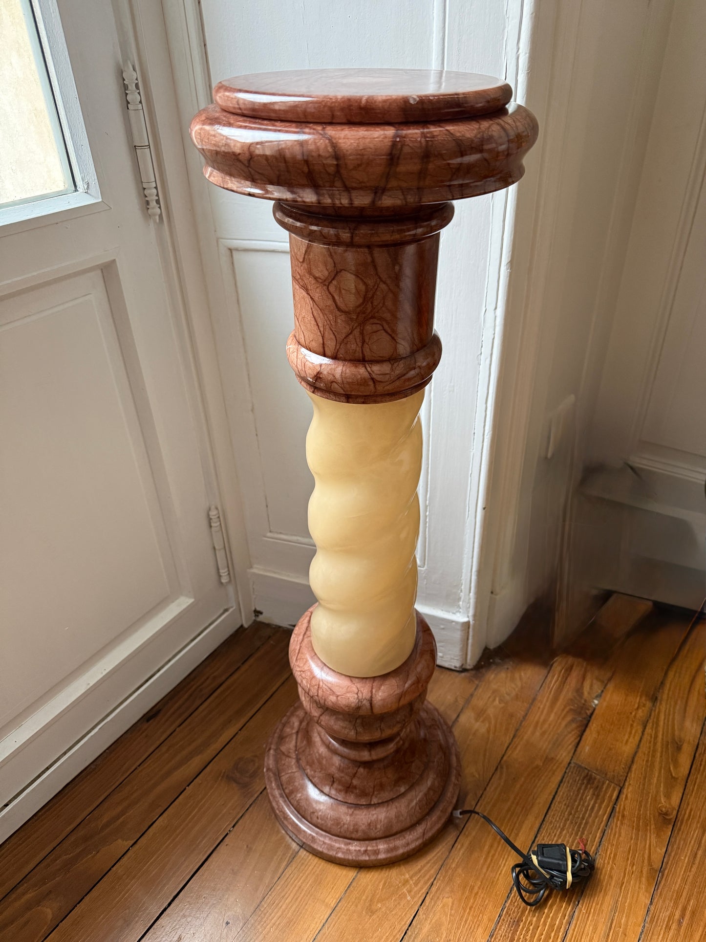 Colonne en albâtre lumineuse