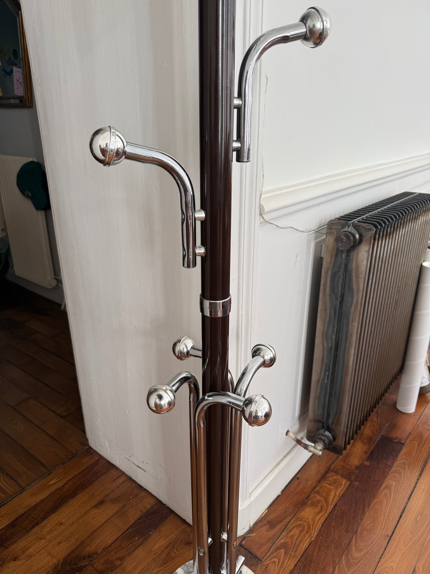 Metal coat rack with 12 hooks in vintage 1970s style, by Razzia, featuring a sleek metal design with multiple hanging hooks.