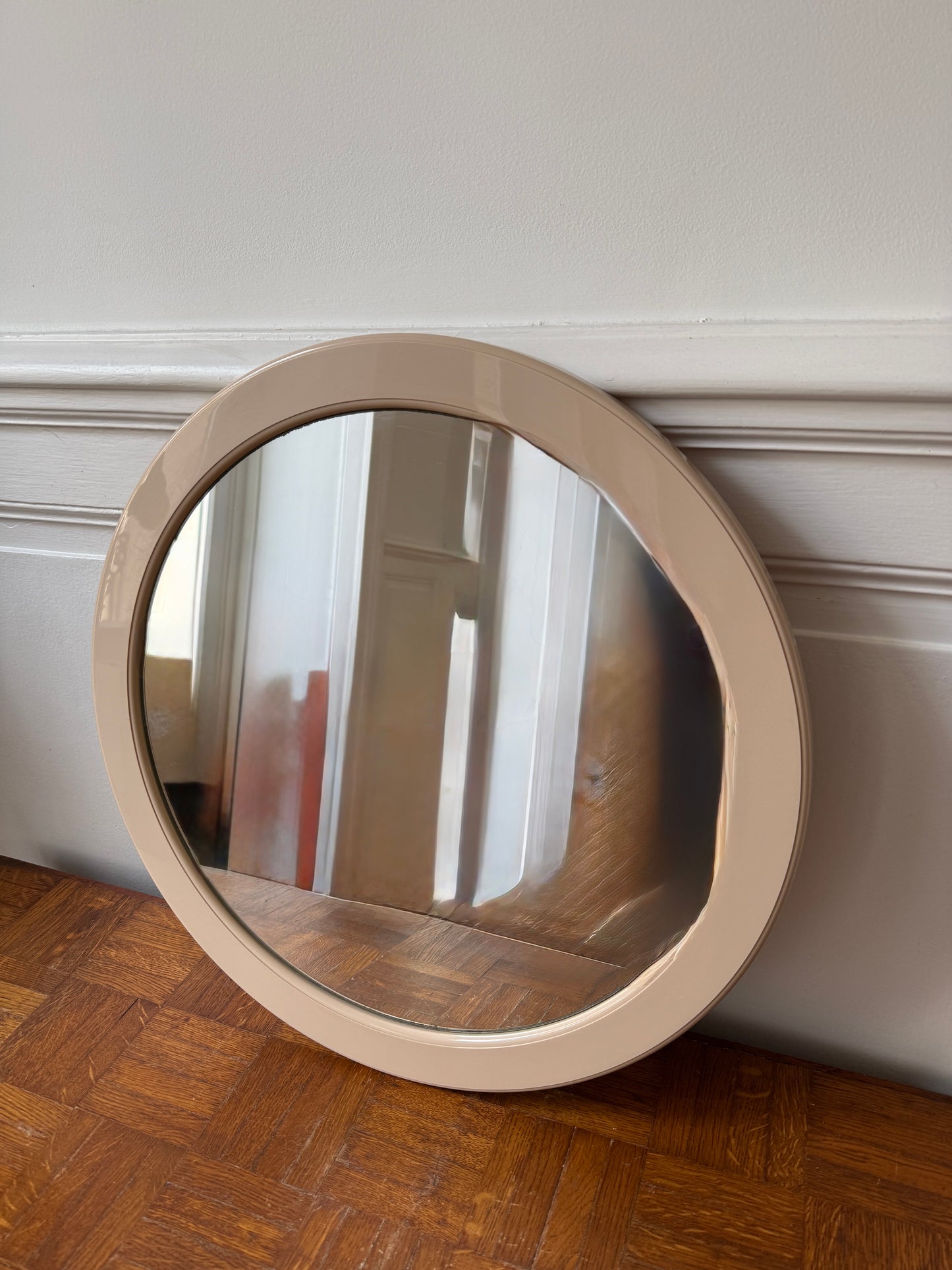 Miroir rond en plastique beige - Années 70