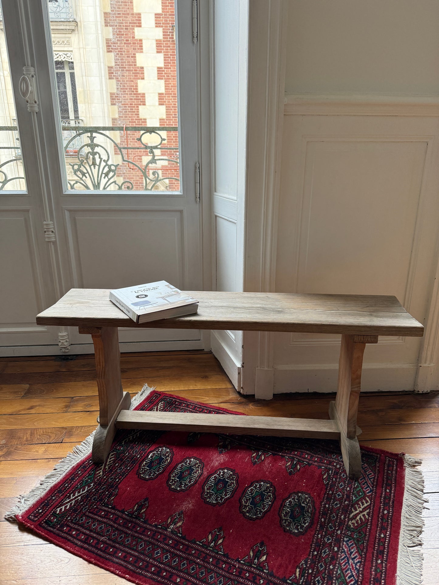 Ancien banc d'école en bois brut