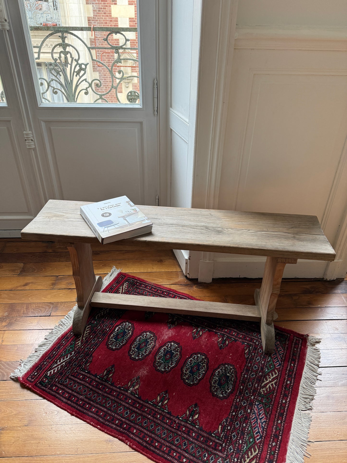 Ancien banc d'école en bois brut