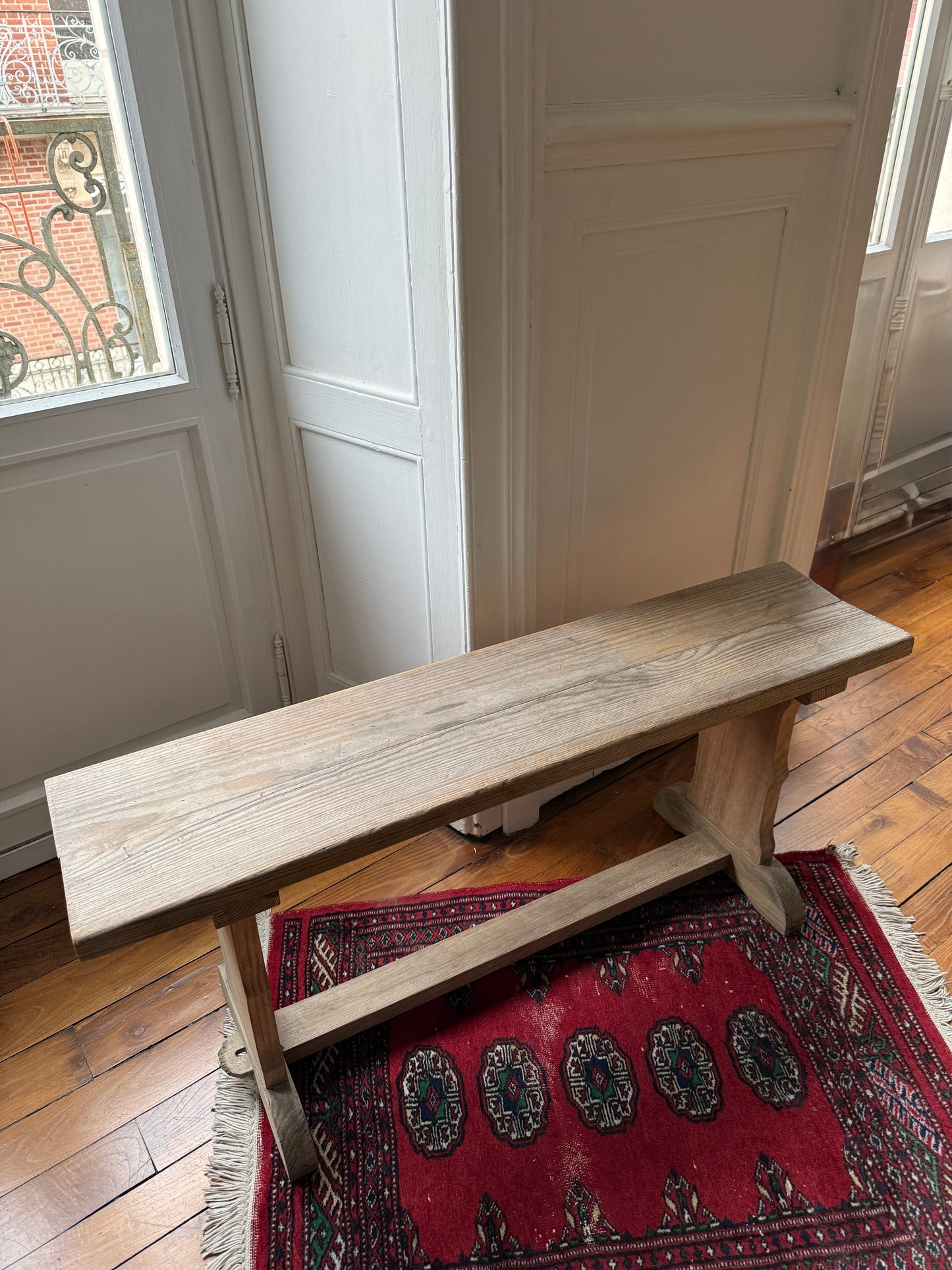 Ancien banc d'école en bois brut