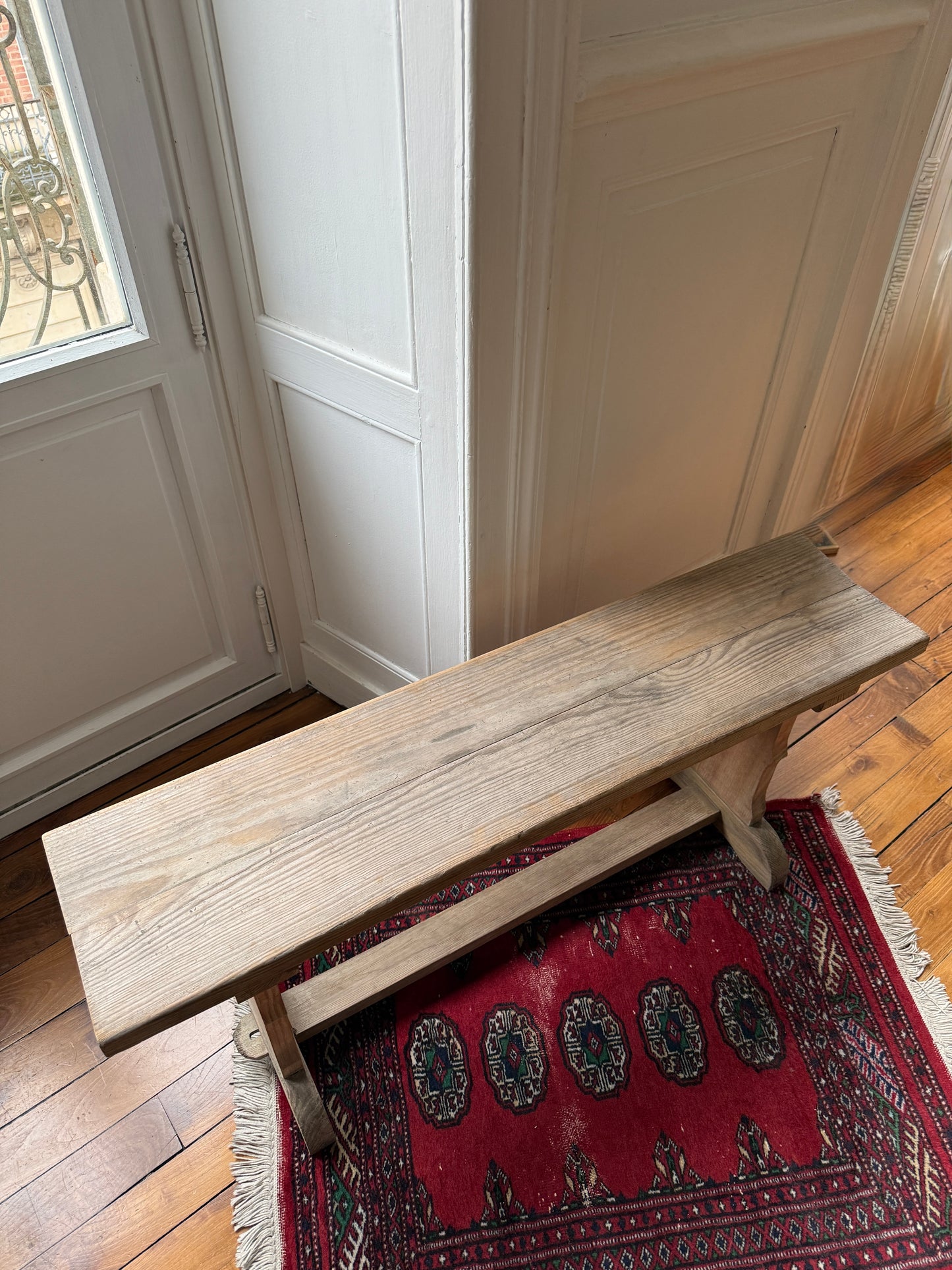 Ancien banc d'école en bois brut